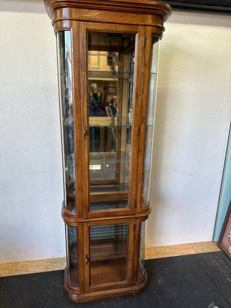 Pulaski Furniture Glass China Cabinet Display Hutch #0282