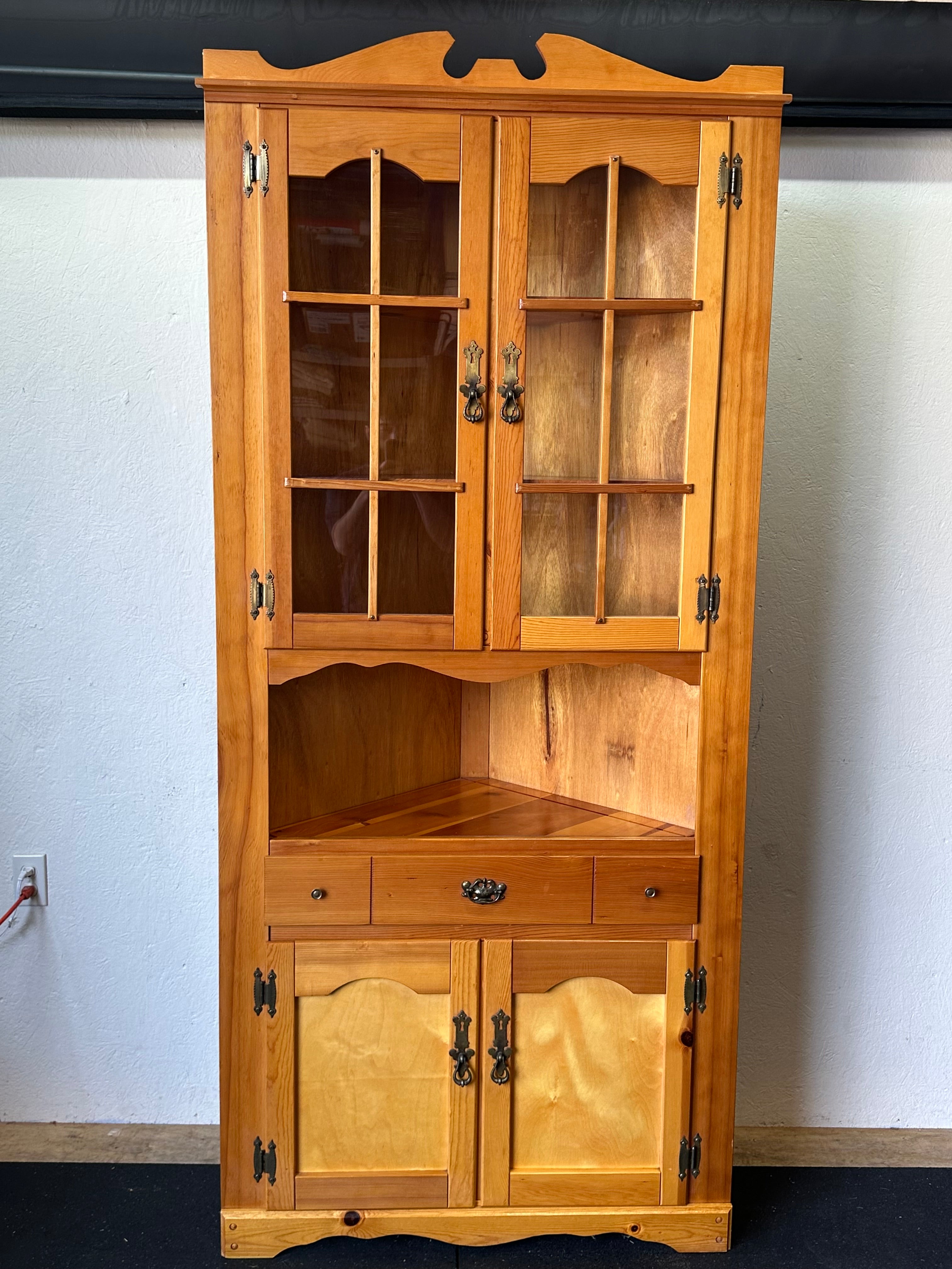 Vintage Oak Corner Hutch Glass Front Display Cabinet #0407 – KitsapReuse