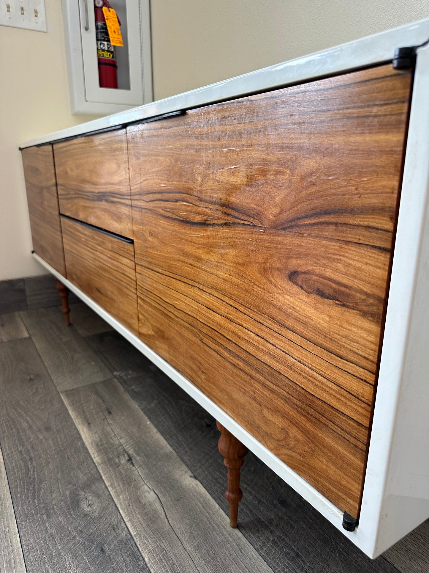 White Wood Accent Modern Media Credenza #0774