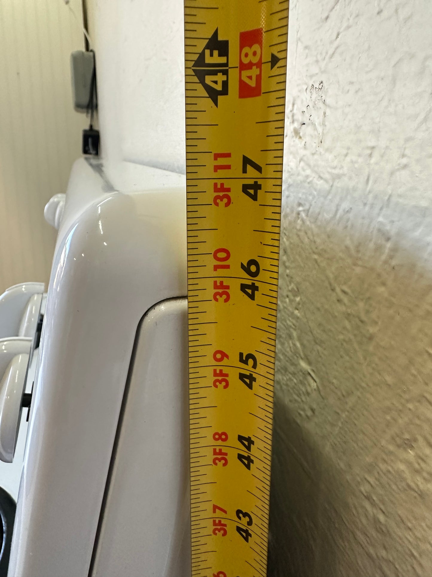 GE Coil-Top Self Cleaning Range 30″ White