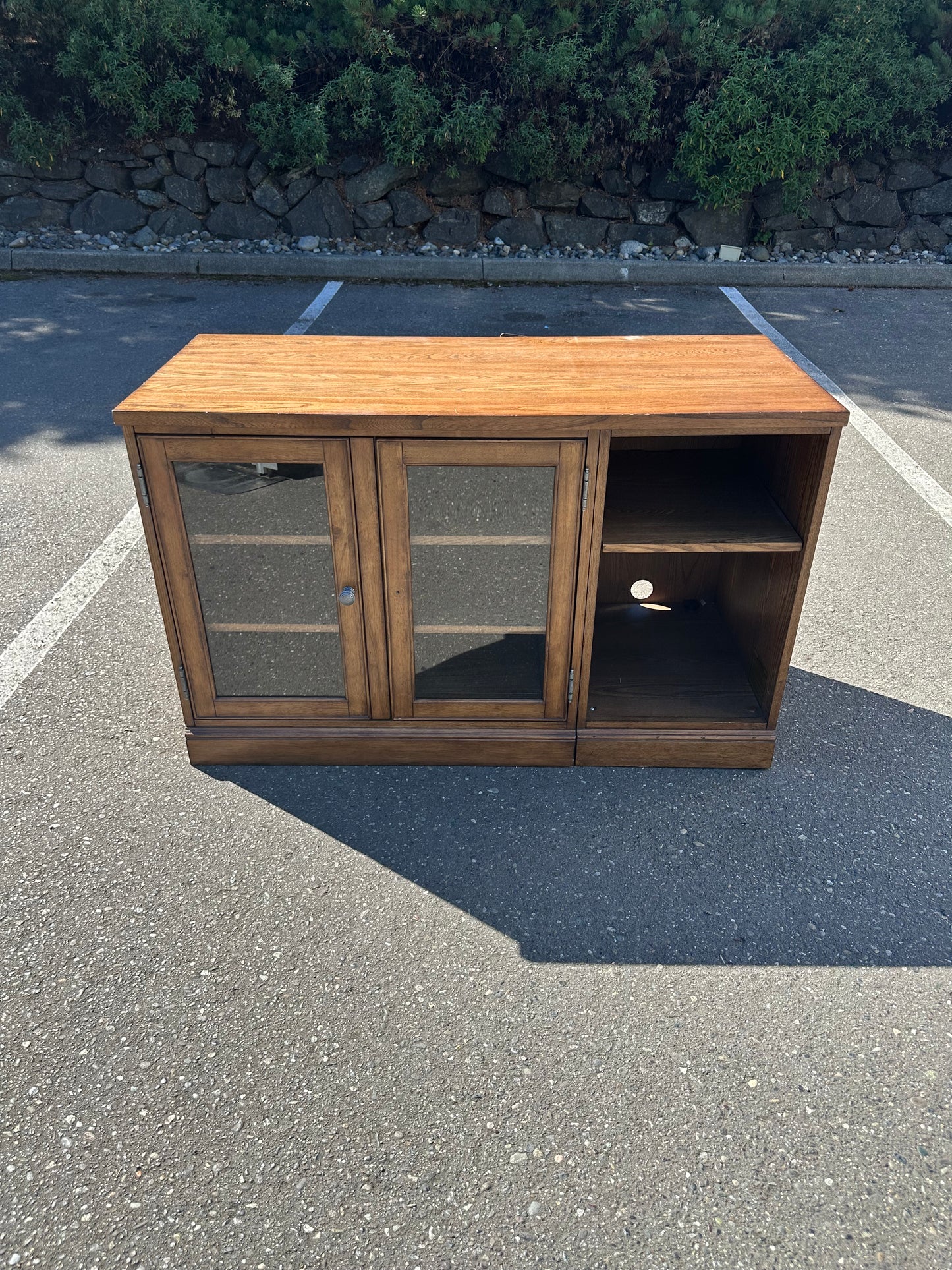 Basset Tv Media Entertainment Center With Shelf’s and Wall Plug in and USB #0779