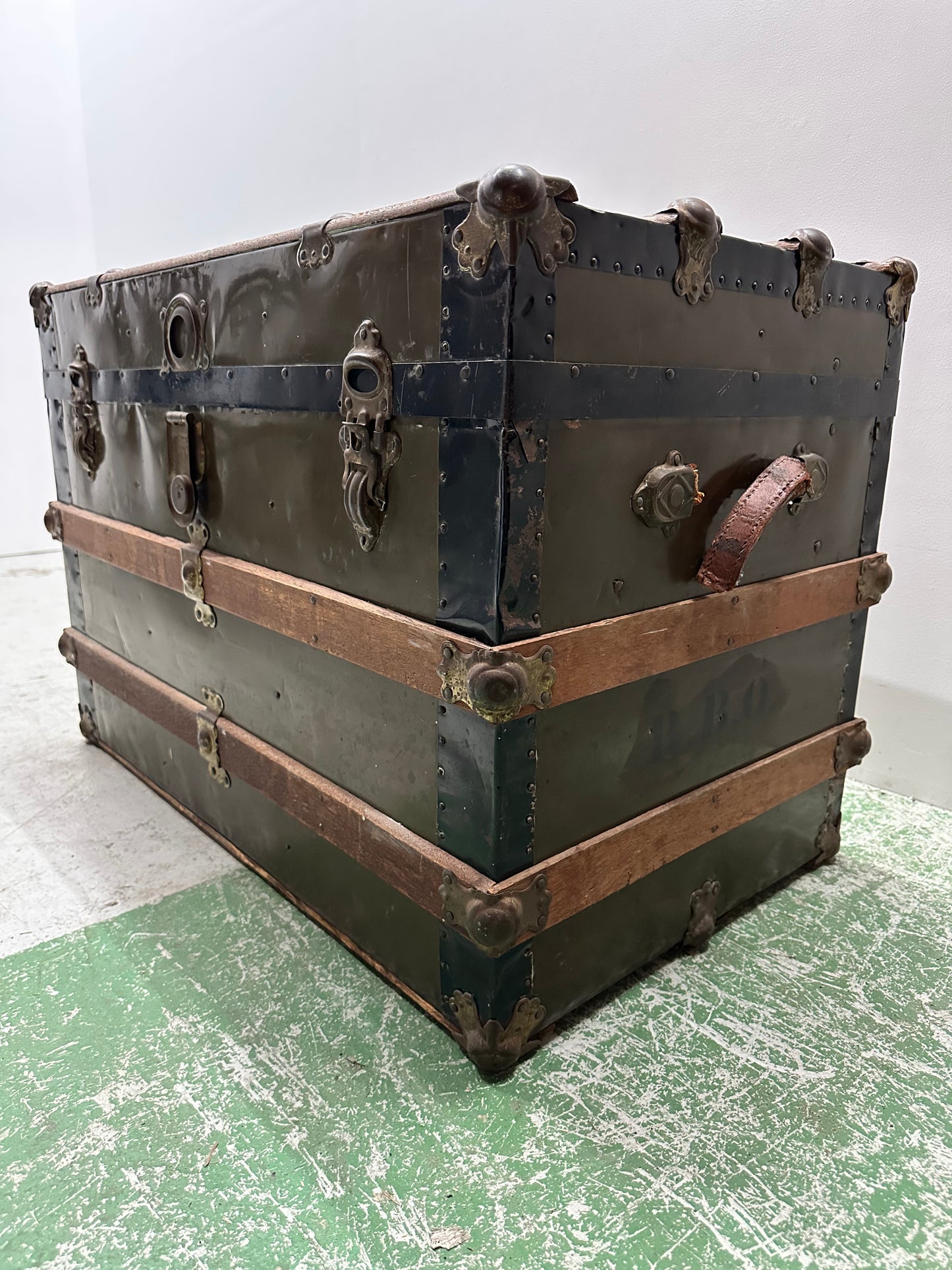 Antique Steamer Trunk #0976