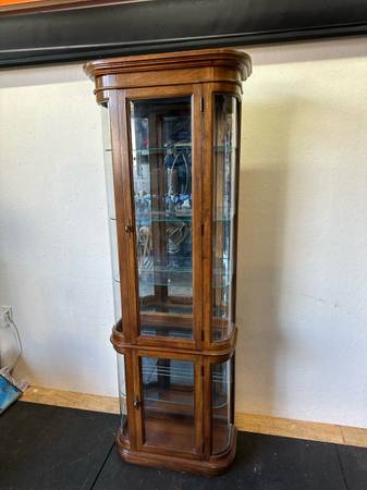 Pulaski Furniture Glass China Cabinet Display Hutch #0282