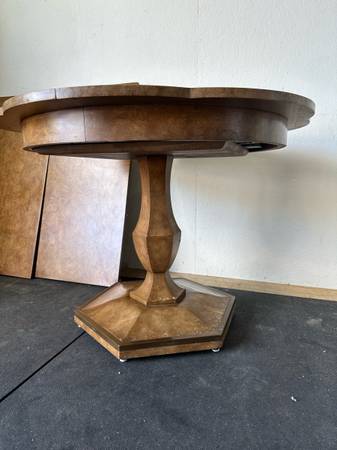 Mid 20th Century Mastercraft Hollywood Regency Scalloped-Top Burl and Brass Dining Table #0212