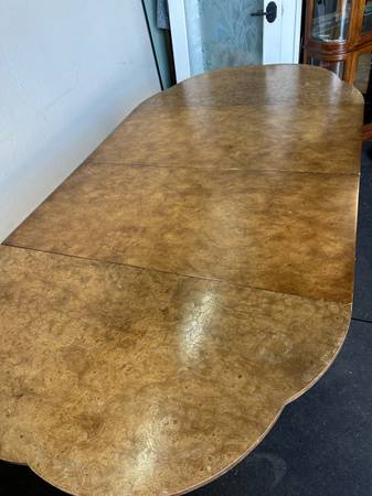 Mid 20th Century Mastercraft Hollywood Regency Scalloped-Top Burl and Brass Dining Table #0212