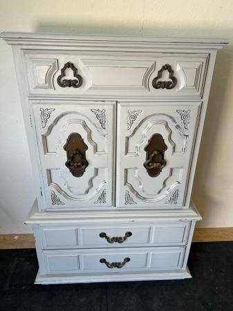 American Drew Distressed Painted Rustic Oak Hutch #0186