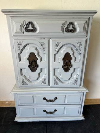 American Drew Distressed Painted Rustic Oak Hutch #0186