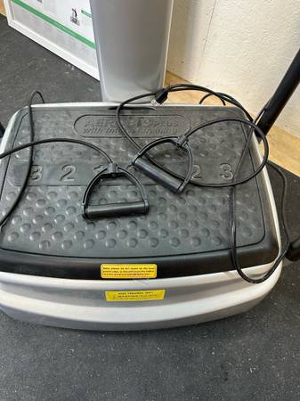 ZAAZ 20K Vibration Plate Exercise Machine. $2400 Brand new #0148