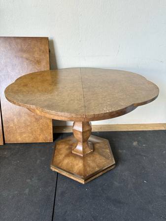 Mid 20th Century Mastercraft Hollywood Regency Scalloped-Top Burl and Brass Dining Table #0212