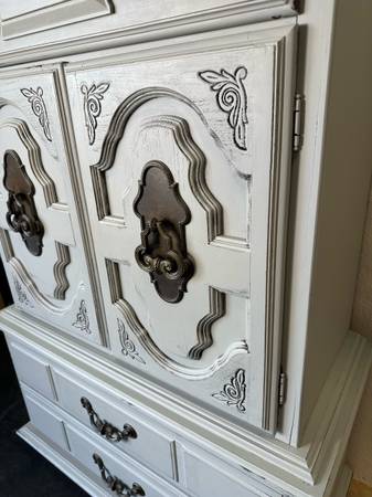 American Drew Distressed Painted Rustic Oak Hutch #0186