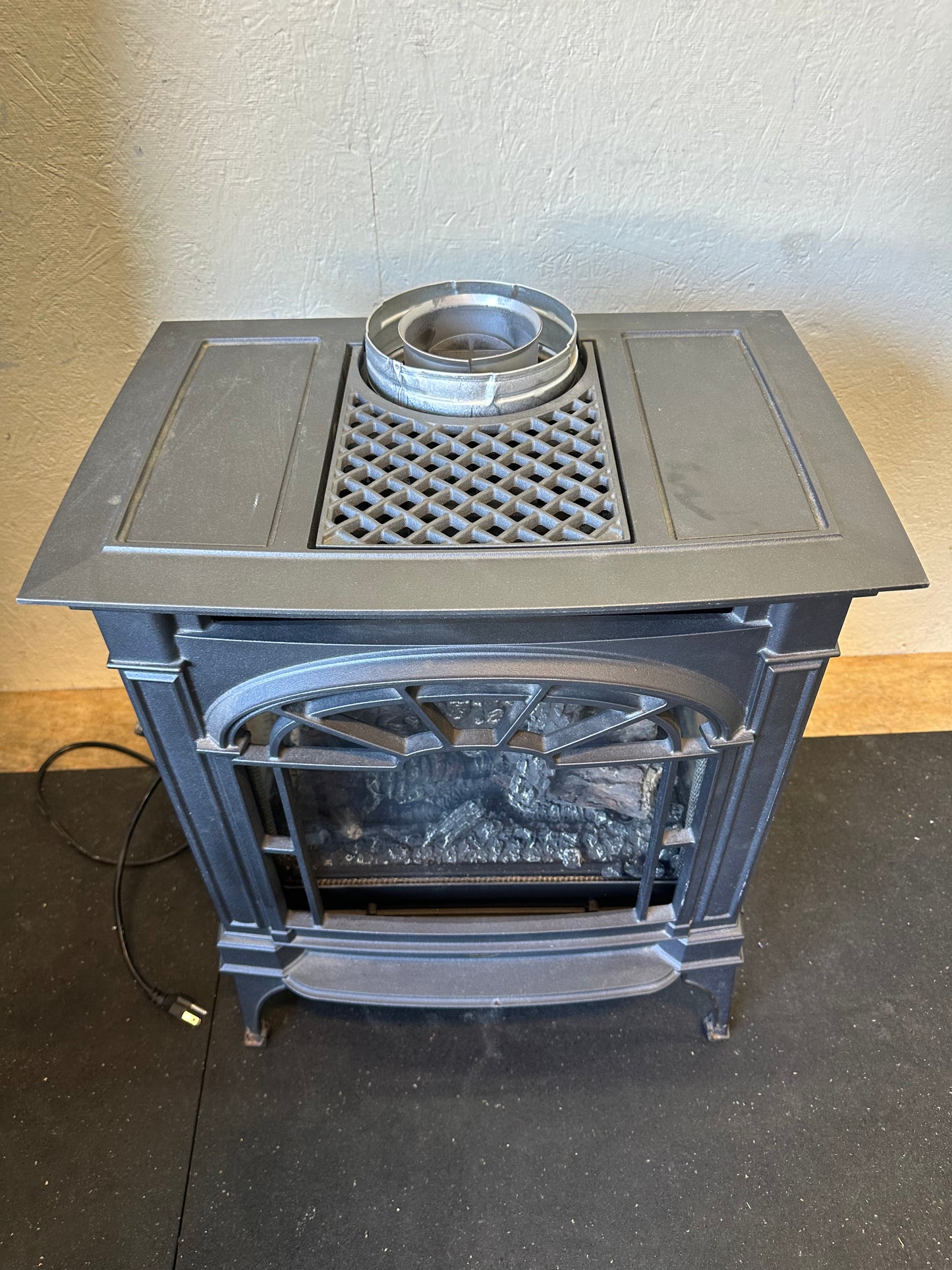 Lopi Northfield GSR2 Deluxe Cast Iron Radiant Gas/LP Stove #0567