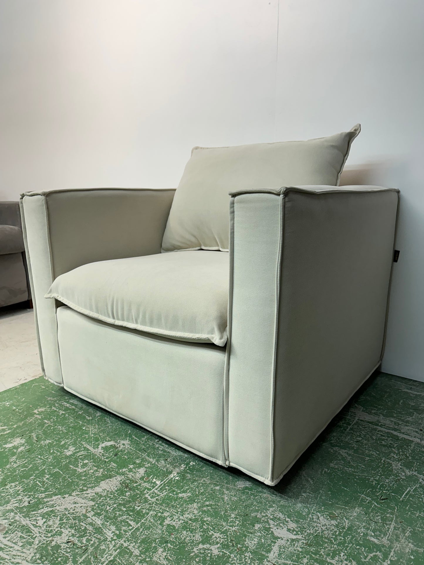 Colomy Accent Chair #0904