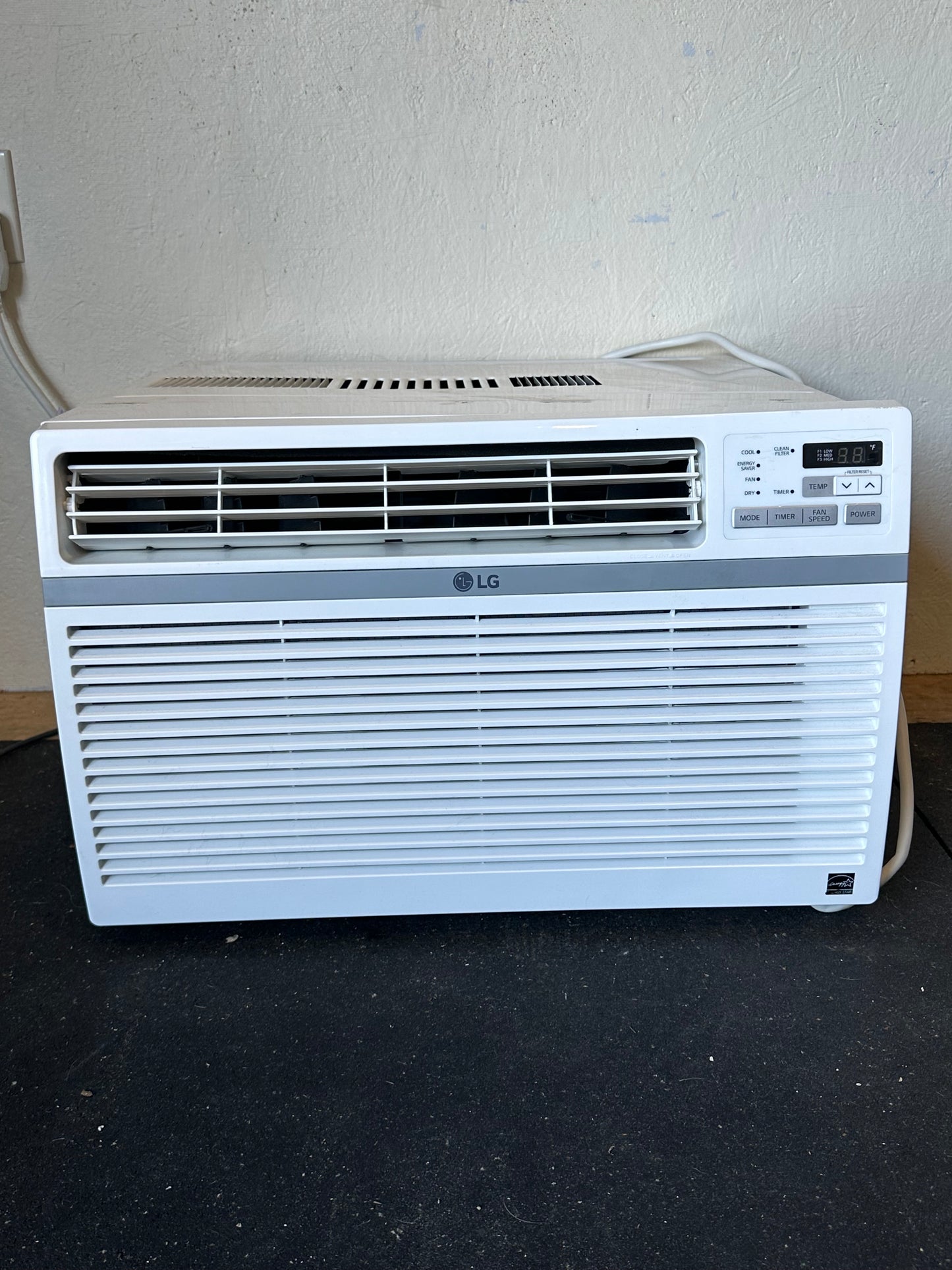 LG 12000 BTU Room Air Conditioner LW1216ER #0443