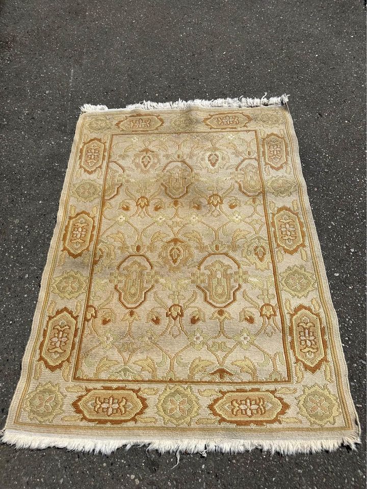 Traditional Hand Knotted 5’1” x 3’ 7” Accent Rug #0646