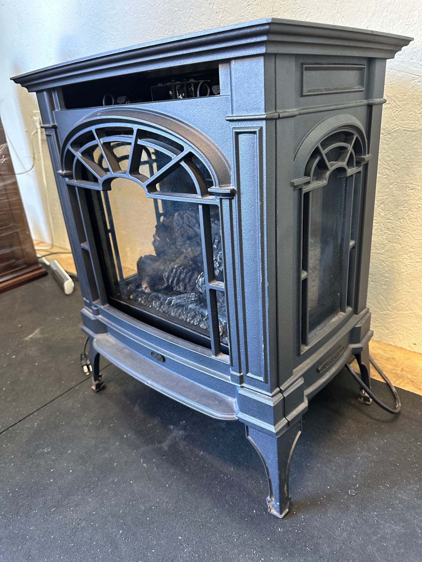 Lopi Northfield GSR2 Deluxe Cast Iron Radiant Gas/LP Stove #0567