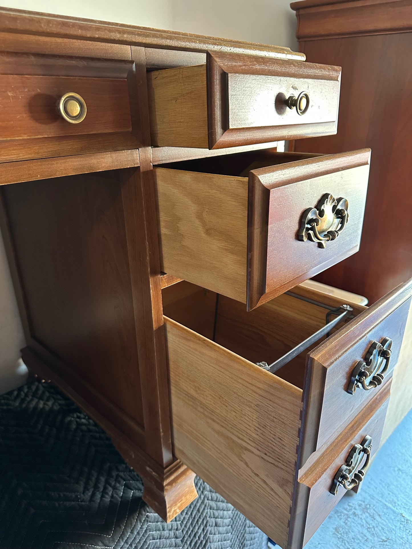 Vintage Kneehole Chippendale Style Writing Desk Dovetail Drawers