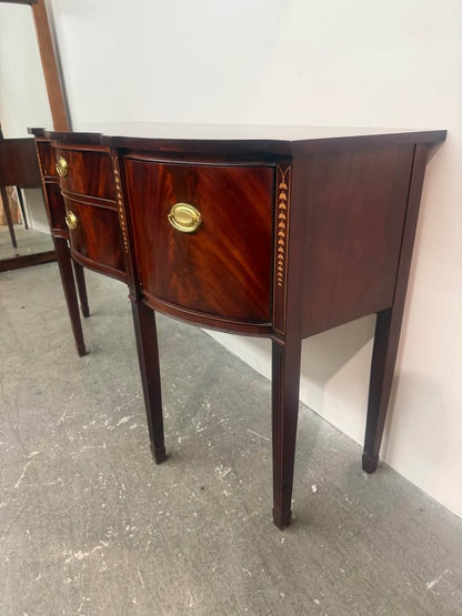 Thomasville Hepplewhite Style Serpentine Mahogany/Brass Sideboard