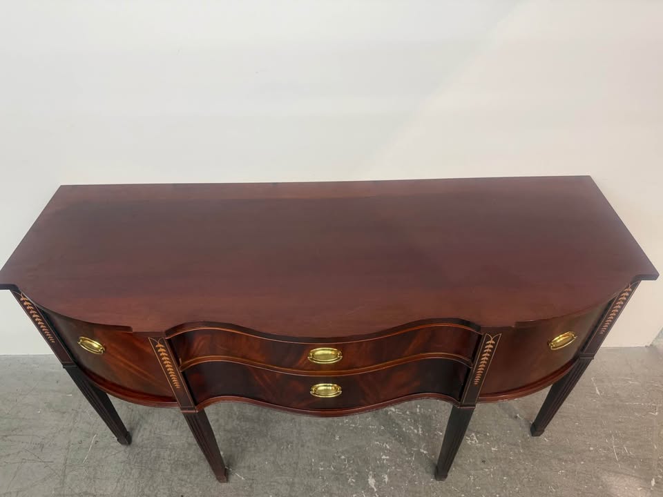 Thomasville Hepplewhite Style Serpentine Mahogany/Brass Sideboard