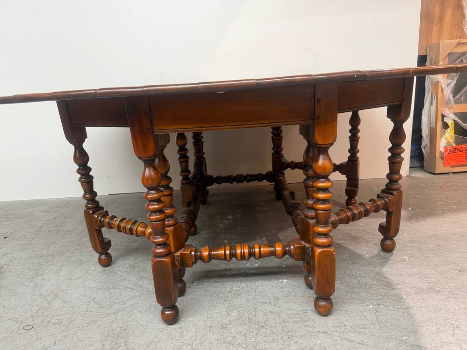 Antique Victorian Oval Drop Leaf Gate Legs