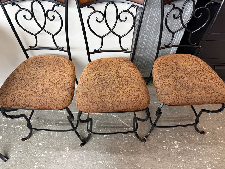 Round Wood and Metal Dining Table with 4 Chairs