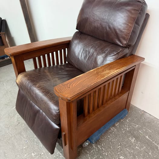 Ashley Mission Style Leather Sofa/Loveseat And Recliner #2490