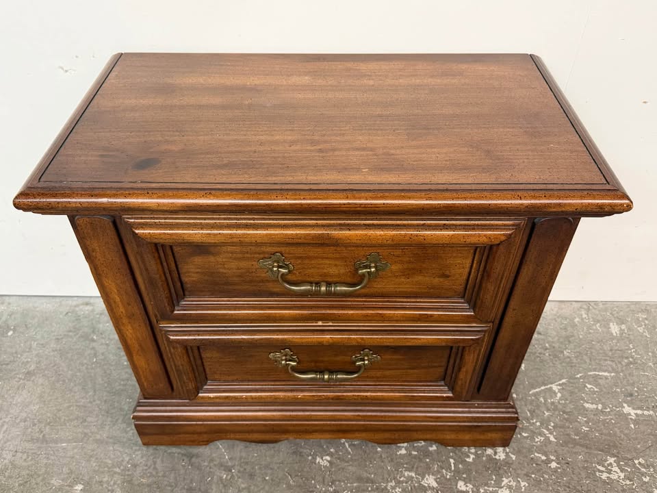 Traditional Wooden 2-Drawer Nightstand #2512