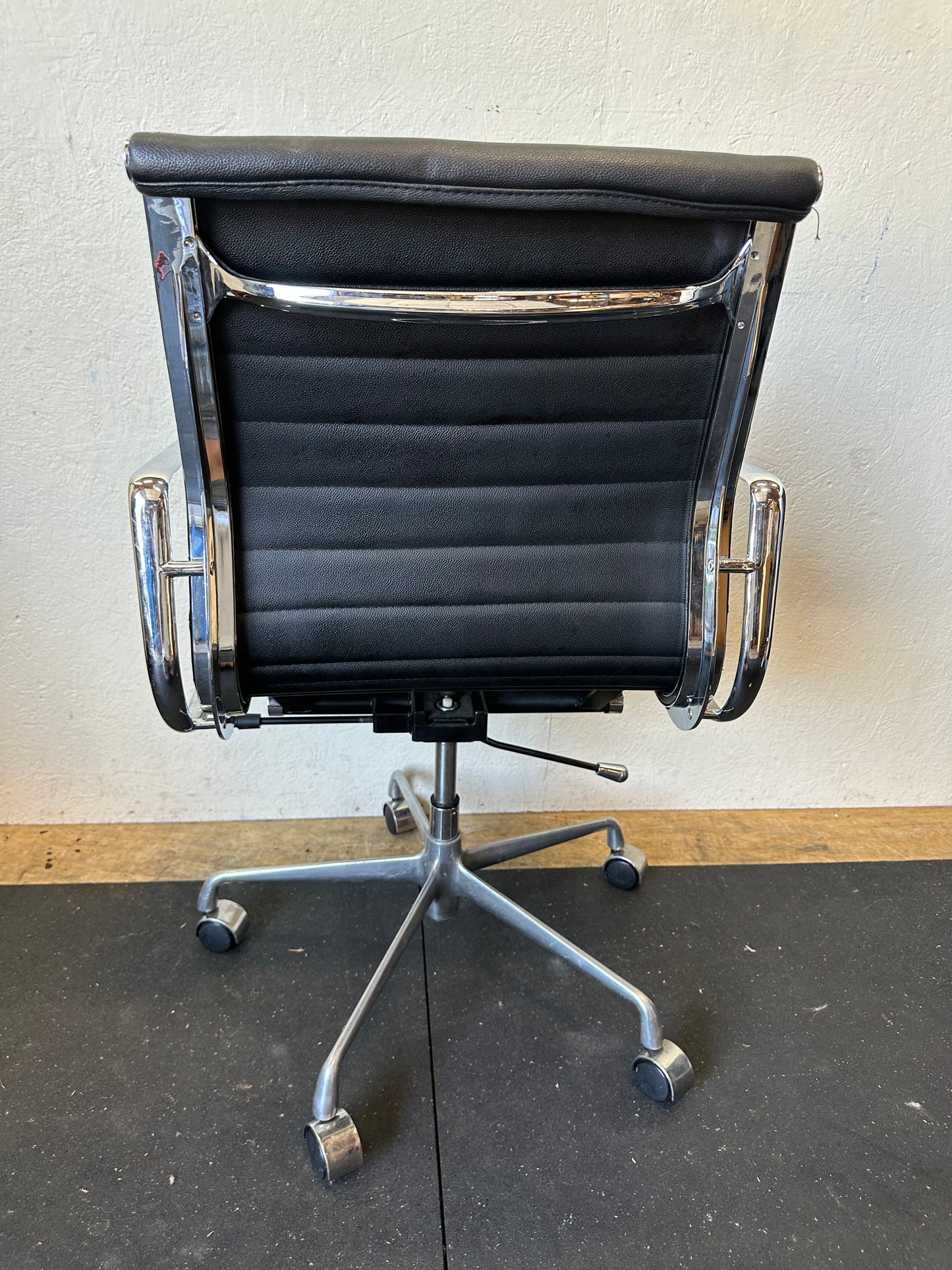 Modern Leather and Aluminum Rolling Office Chair #0685