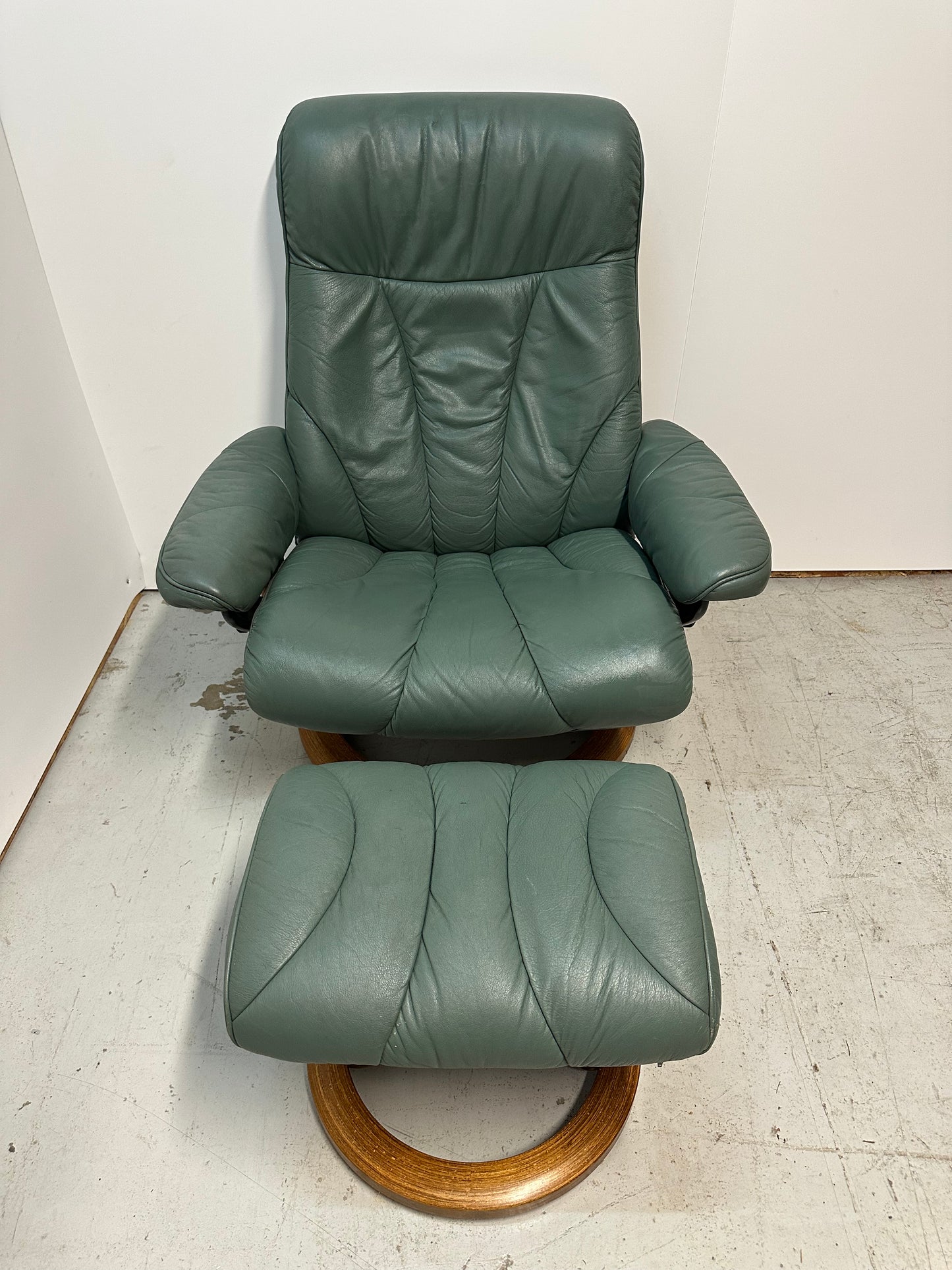 Ekornes Stressless Green Leather Recliner Chair & Ottoman #0812