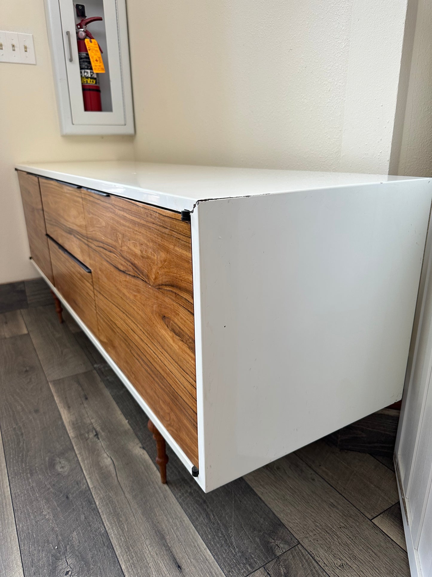 White Wood Accent Modern Media Credenza #0774