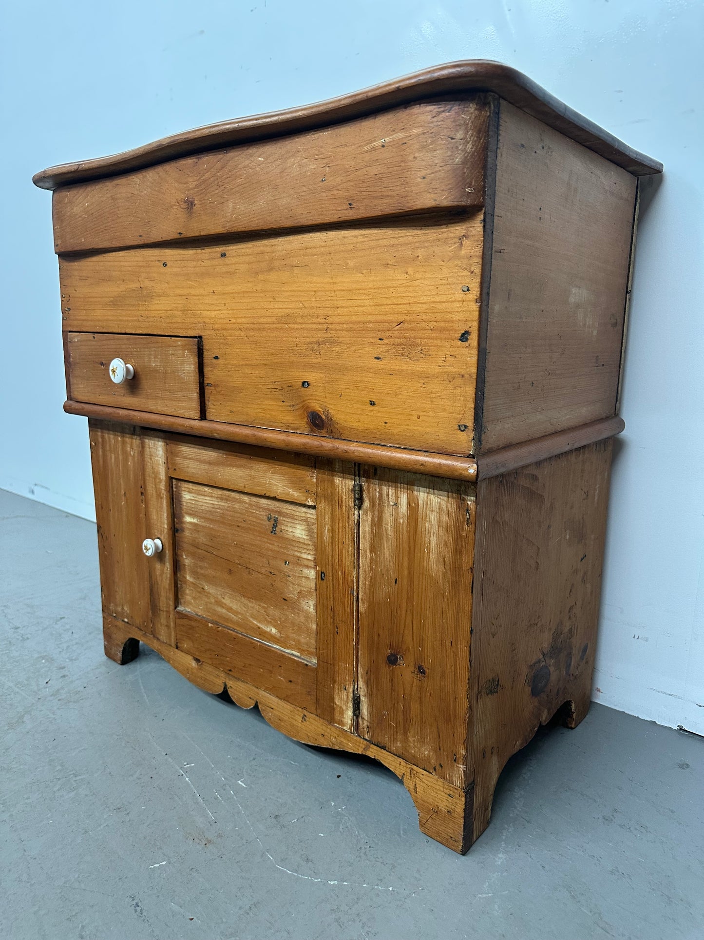 Antique Sugar Chest/Dough Box/Commode #1092