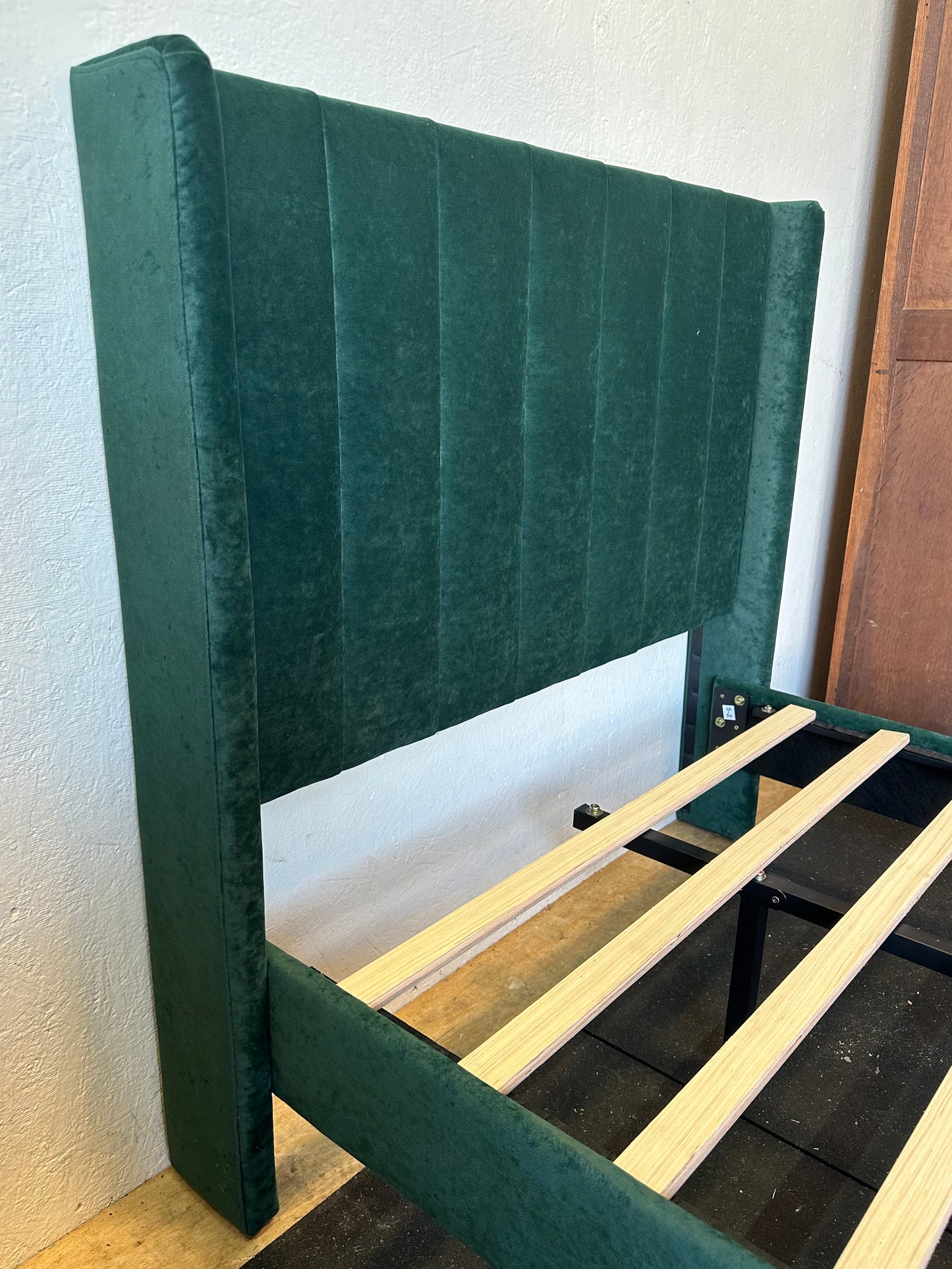 Green Velvet Upholstered Wingback Platform Bed Twin #0392