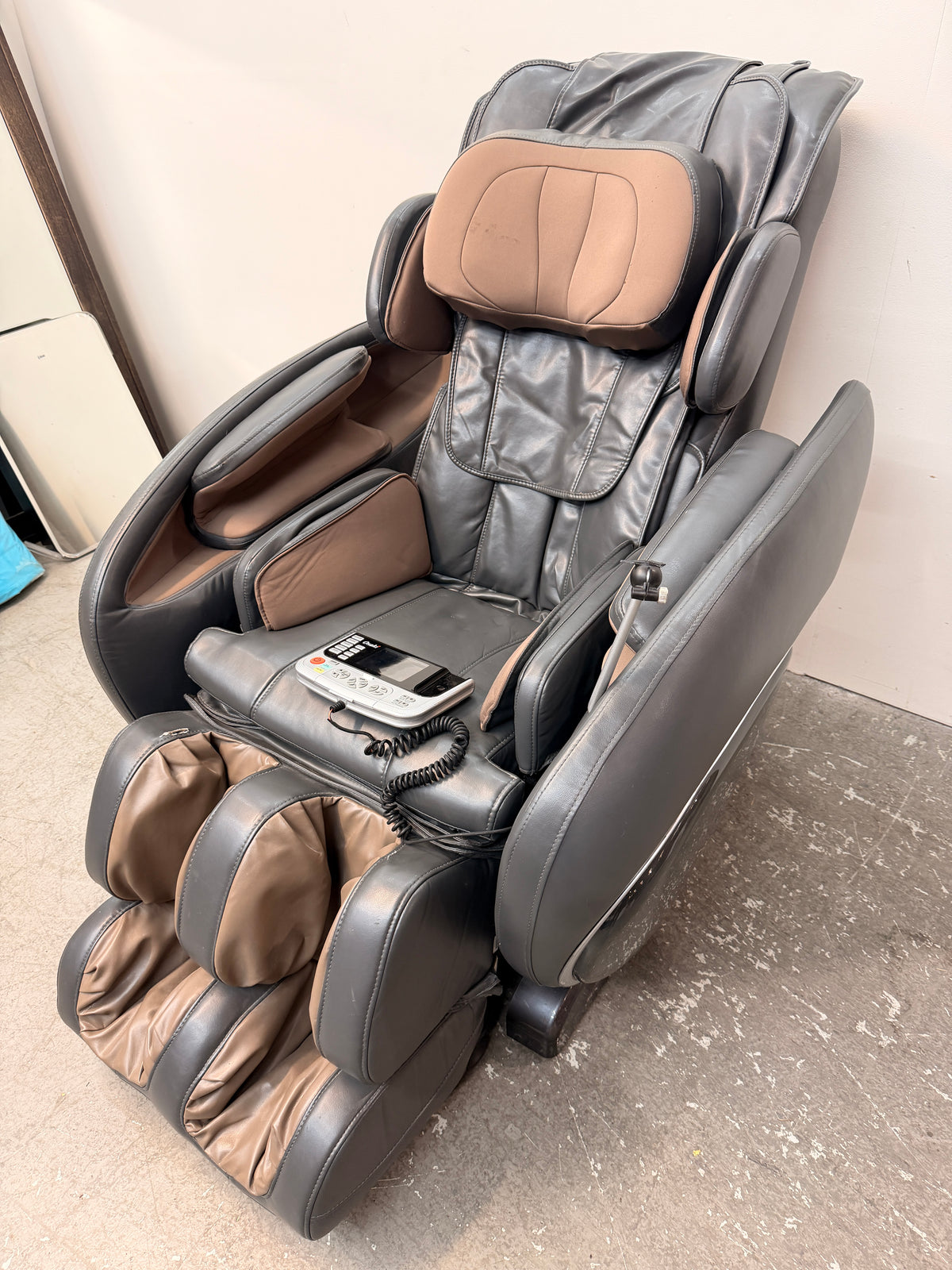 Osaki Zero Gravity Full Body Massage Chair #2584