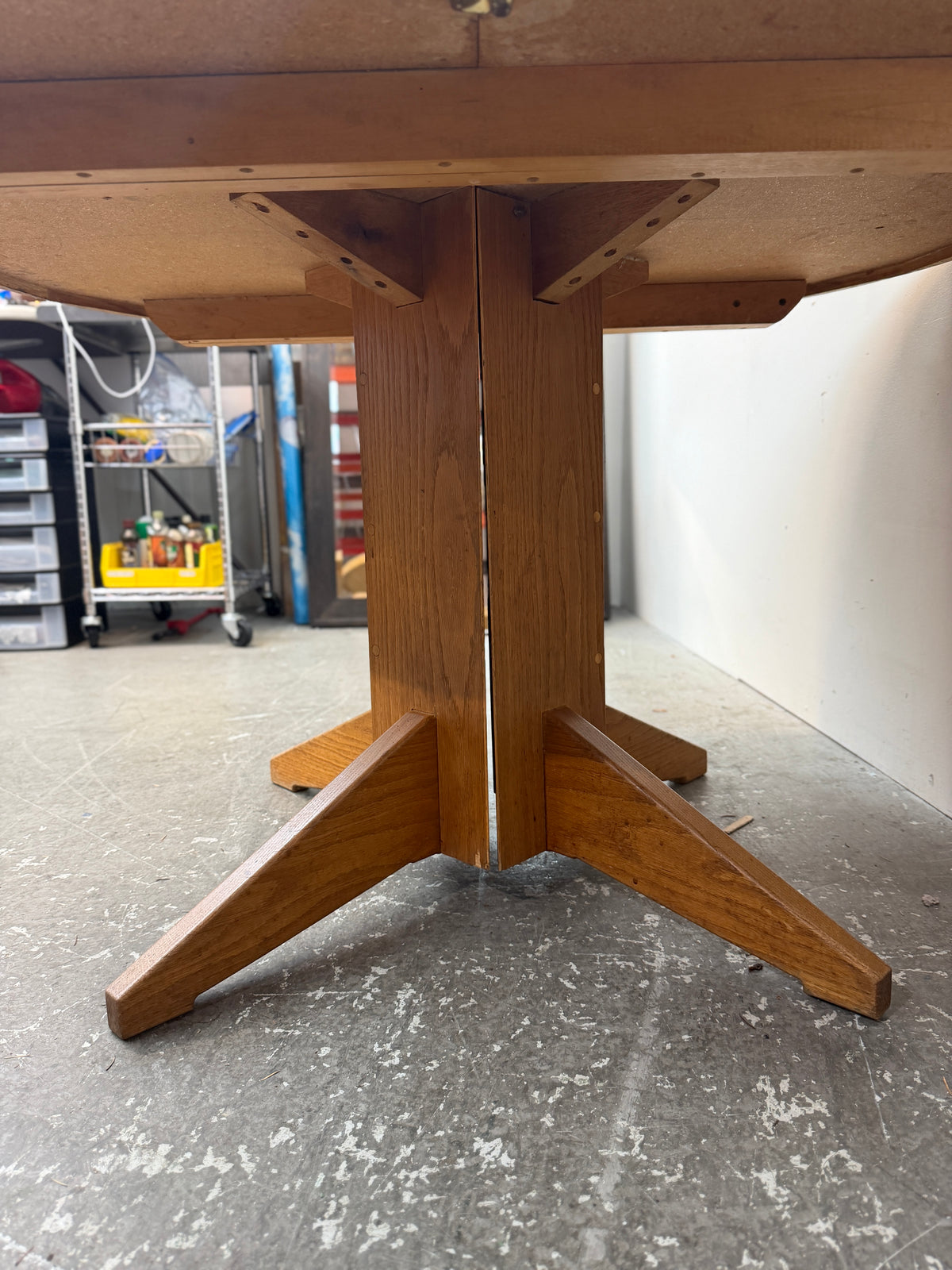 Oak Plank Top Round Pedestal Dining Table with Leaf #2620