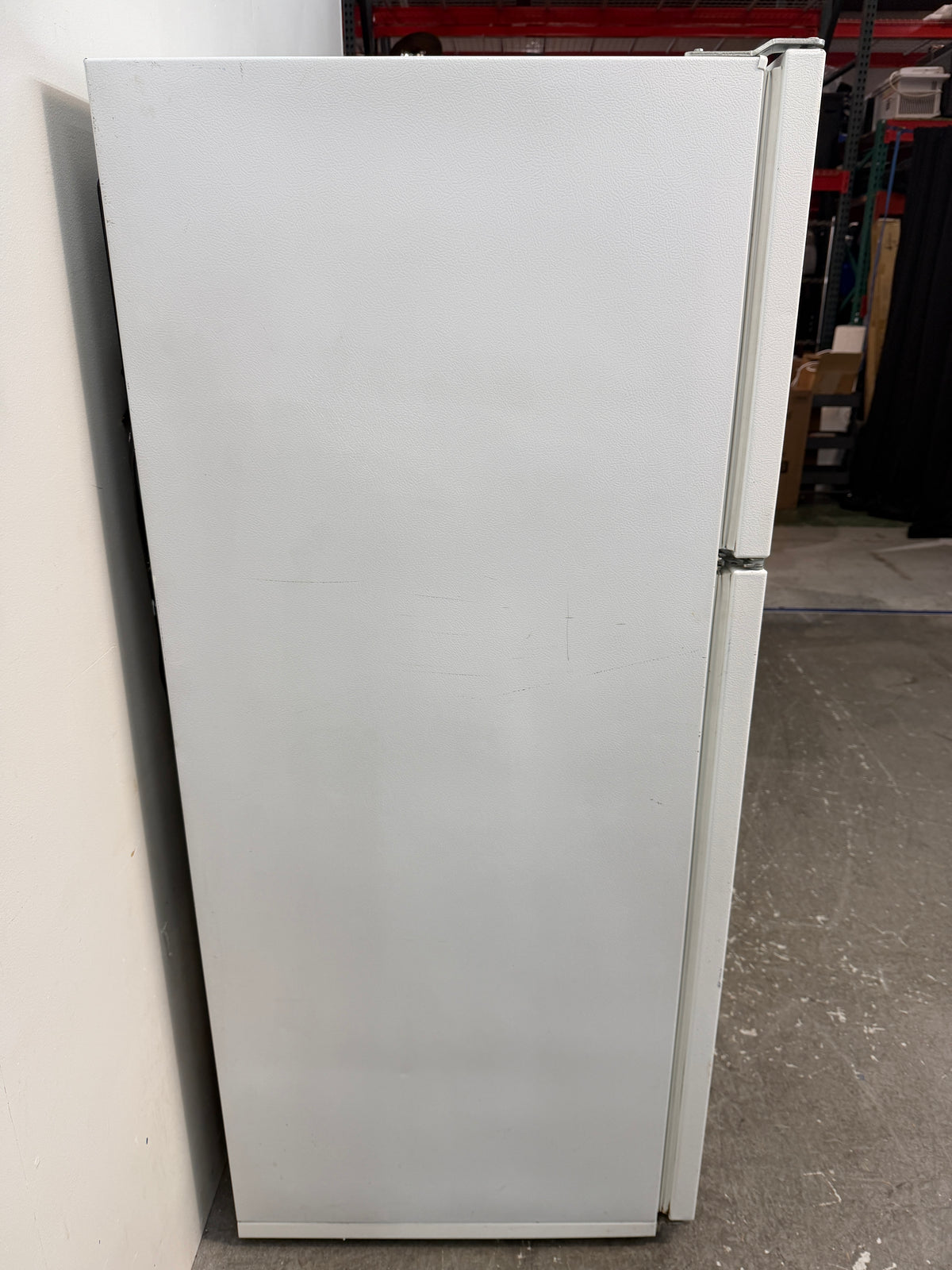 Whirlpool White Top-Freezer Refrigerator #2625