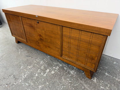 Lane Mid-Century Walnut Cedar Chest with Tray #2650