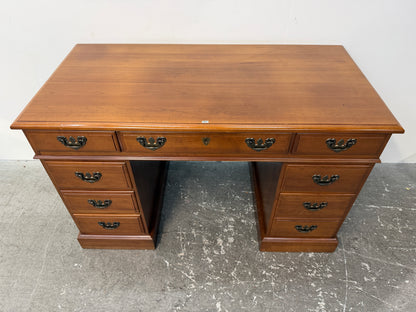 Monitor Furniture Cherry Kneehole Desk with Nine Drawers #2657